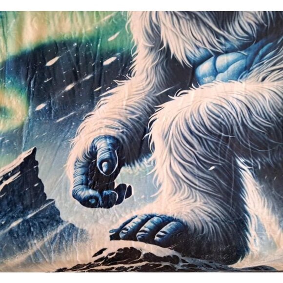 New Snow Yeti Thick Plush Throw Gift Blanket Sasquatch Northern Lights Big Foot - Picture 3 of 8